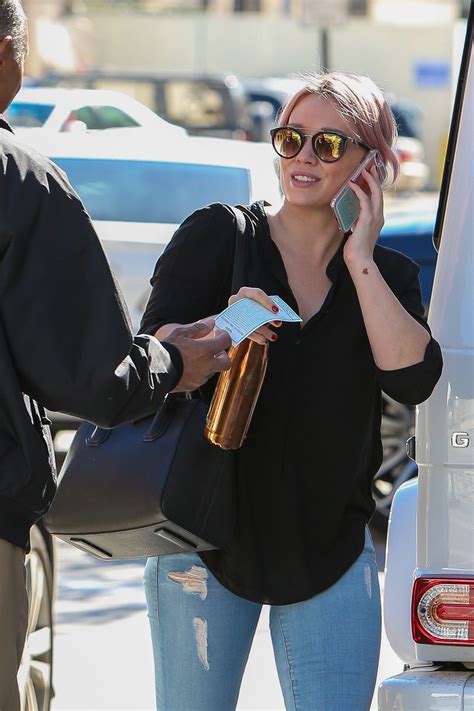 hilary duff round sunglasses